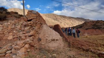 Para el periodo colonial, el detalle más importante es la existencia de los restos de un acueducto industrial del siglo XVI