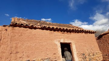 Para el periodo colonial, el detalle más importante es la existencia de los restos de un acueducto industrial del siglo XVI