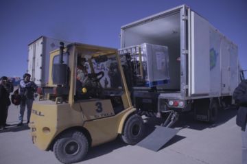 Llega donación mexicana de 150.000 dosis que garantiza la segunda vacuna AstraZeneca