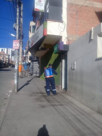 Desinfección en los cajeros de las entidades financieras.
