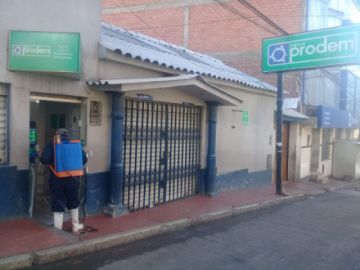 Desinfección en los cajeros de las entidades financieras. FOTO SEDES