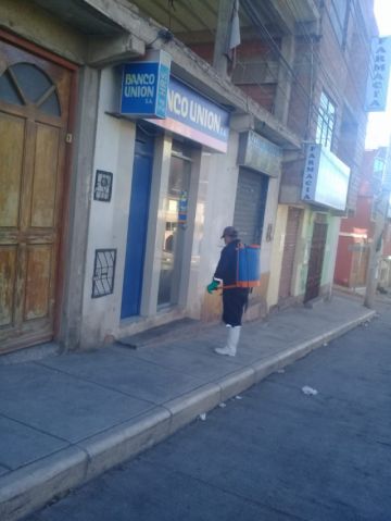 Desinfección en los cajeros de las entidades financieras.