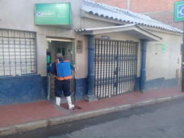 Desinfección en los cajeros de las entidades financieras.