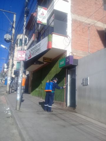 Desinfección en los cajeros de las entidades financieras.