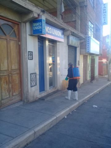 Desinfección en los cajeros de las entidades financieras.