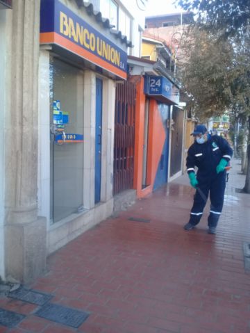 Desinfección en los cajeros de las entidades financieras.