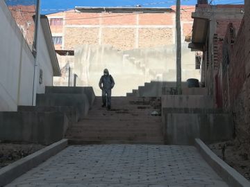 desinfectan los barrios en la jornada de restricción, aprovechando que no hay circulación vehicular  o peatonal
