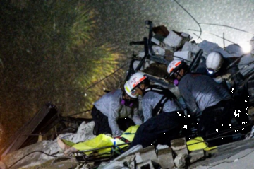 Reportan que hay al menos cuatro muertos y 159 desaparecidos en edificio que se derrumbó en Florida