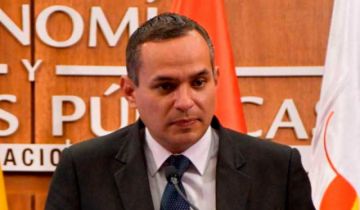 Reportan que un exviceministro de Tesoro fue impedido de viajar, lo retuvieron y citaron a declarar por caso FMI