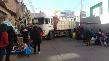 El momento en el que los camiones se movían del garage de la Felcc.
