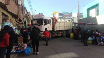 El momento en el que los camiones se movían del garage de la Felcc.