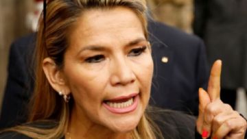 Añez ante la Fiscalía asegura que no ordenó la muerte de nadie y que ‘otra persona’ quería incendiar La Paz