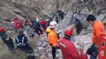 El accidente dejó, además, al menos 10 heridos, que fueron trasladados a la capital.