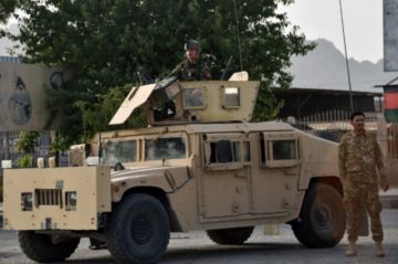 Las fuerzas afganas lanzan una ofensiva para retomar un paso fronterizo clave con Pakistán
