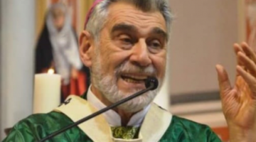 Monseñor Gualberti afirma que hablar contra la vacuna anticovid es un pecado grave