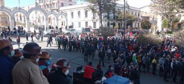 Llegaron hasta la Plaza 10 de Noviembre