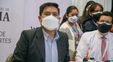 Auza admite que no hay datos científicos para combinar dosis, pero no descarta la acción