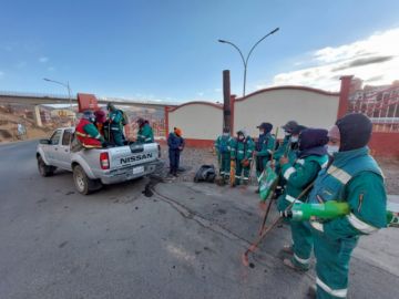 EMAP, con el personal a su cargo realiza las intervenciones en avenida Panamericana y en la Carretera Potosí - Oruro