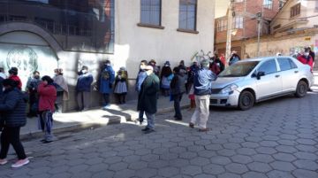 filas en cercanías de la CNS de calle Antofagasta