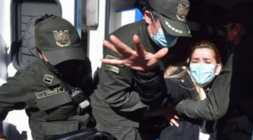 Gobierno justifica traslado de Áñez al Tórax y su familia advierte que su vida está en riesgo