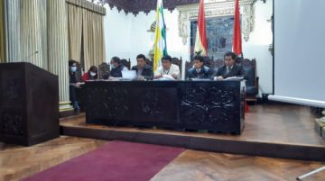 El acto fue en el Salón de los espejos 