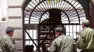 Internos denuncian que cobros y maltratos continúan en las cárceles por policías y delegados