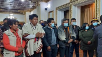 El acto fue en el Salón de los espejos 