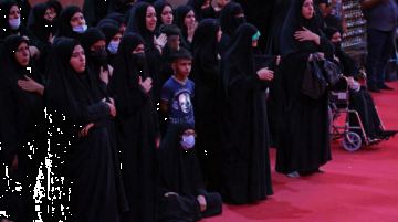 Chiitas olvidan el coronavirus para participar en peregrinación en Irak
