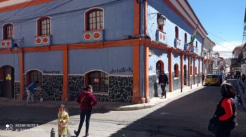 Las paredes de varios edificios ayer por la mañana.