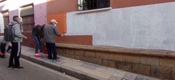 Cubrieron las pintadas en edificios.