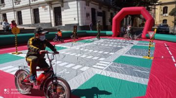 Las actividades deportivas se realizan en la plaza 10 de Noviembre