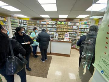 Esta droguería se encuentra ubicada en el pasaje Boulevard esquina Linares y los horarios de atención son de 8:30 a 13:00 y de 15:00 a 20:00 de lunes a sábado.