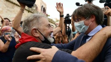 "Seguiré peleando", dice Puigdemont durante baño de multitudes en Cerdeña tras liberación