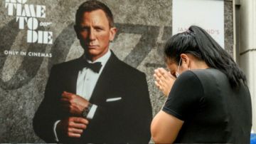 Poniendo fin a la espera, James Bond llega a la gran pantalla para salvar al cine