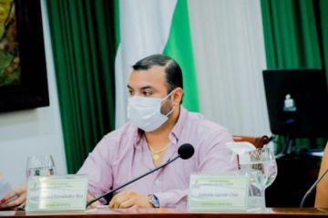 Reportan que el hijo de Jhonny Fernández asume como alcalde interino de Santa Cruz
