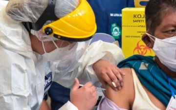 Reporte da cuenta que Bolivia es el país con menos cobertura en vacunación Covid-19 en Sud América