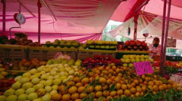 A paso lento y con presiones inflacionarias, México intenta superar el "trancazo" de la pandemia