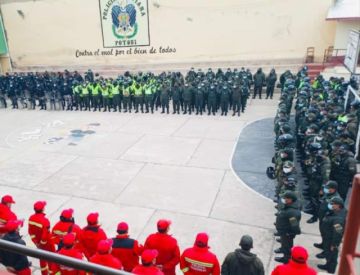 Los policías reunidos este lunes