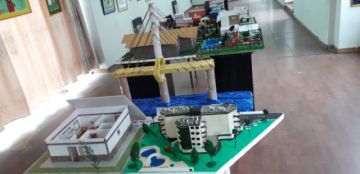 Los cuadros y maquetas fueron trabajados por los escolares a los largo del año.