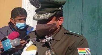 Patrulla se embarranca y niegan sobre policía ebrio