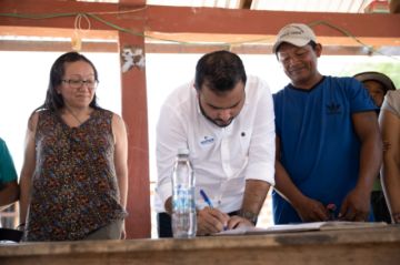 Por cada dos litros de agua SOMOS vendidos, ya sea en botellas de dos litros o el equivalente en botellas de quinientos mililitros, CBN dona un boliviano a la Fundación Avina. 