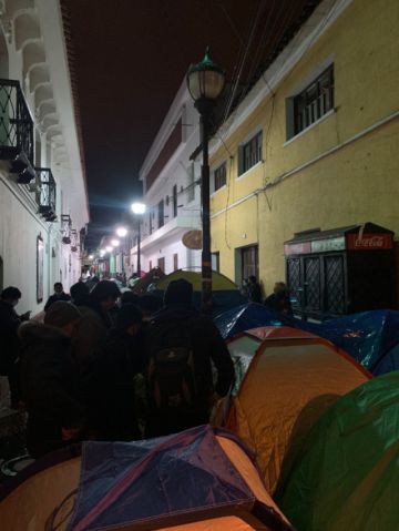 Hubo armado de carpas desde el domingo por la noche