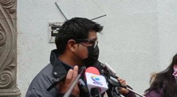 Realizan la limpieza de deslizamiento en el tramo Potosí-Sucre