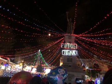 Encendido de la iluminación navideña acompañado de fuegos artificiales