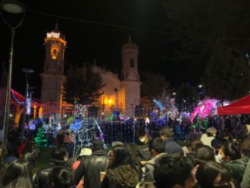 Encendido de la iluminación navideña acompañado de fuegos artificiales