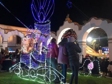 Encendido de la iluminación navideña acompañado de fuegos artificiales