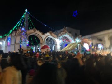 Encendido de la iluminación navideña acompañado de fuegos artificiales