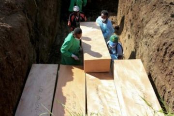 Papúa entierra a víctimas del covid-19 en fosas comunes para aliviar morgues saturadas