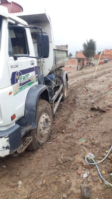 Lluvias convierten algunas zonas en barriales, dificultando acceso de Emap