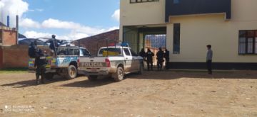 Vehículos policiales en Betanzos.